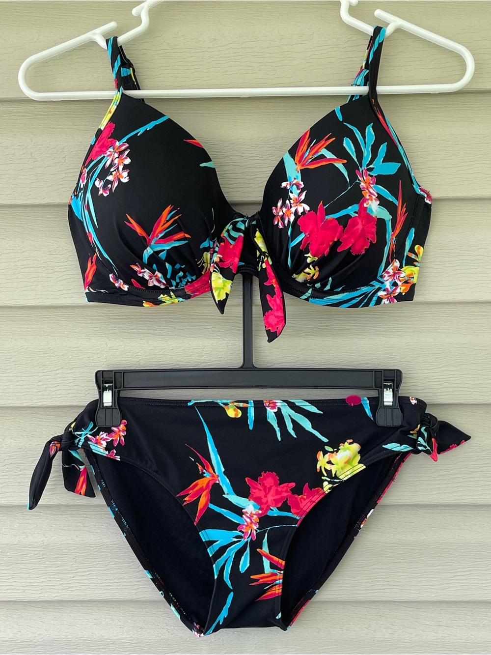 Lepel Tropical Floral Print Bikini Set/Top 34DD, Bottoms size 6-8